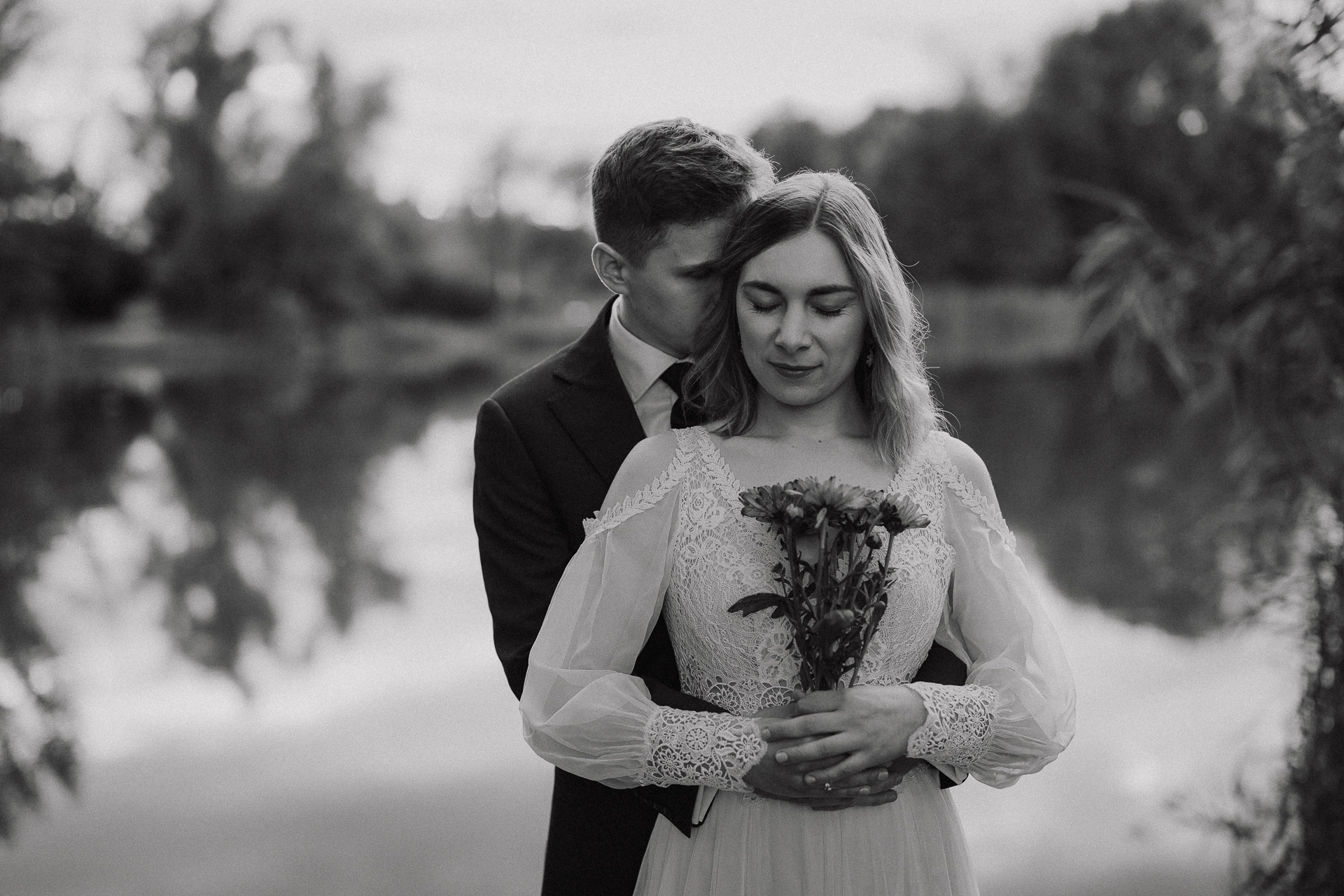 portret Pary Młodej podczas sesji poślubnej w Przylasku Rusieckim