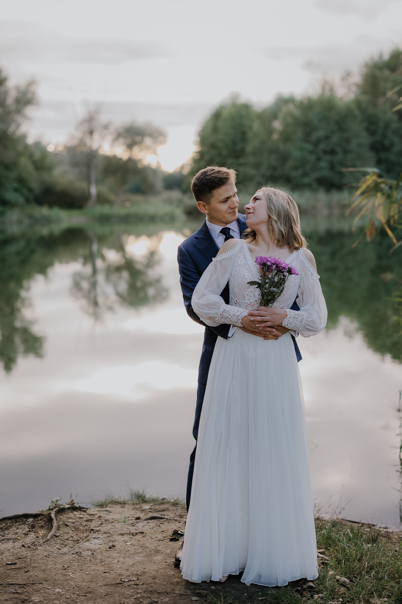 portret Pary Młodej podczas sesji poślubnej w Przylasku Rusieckim