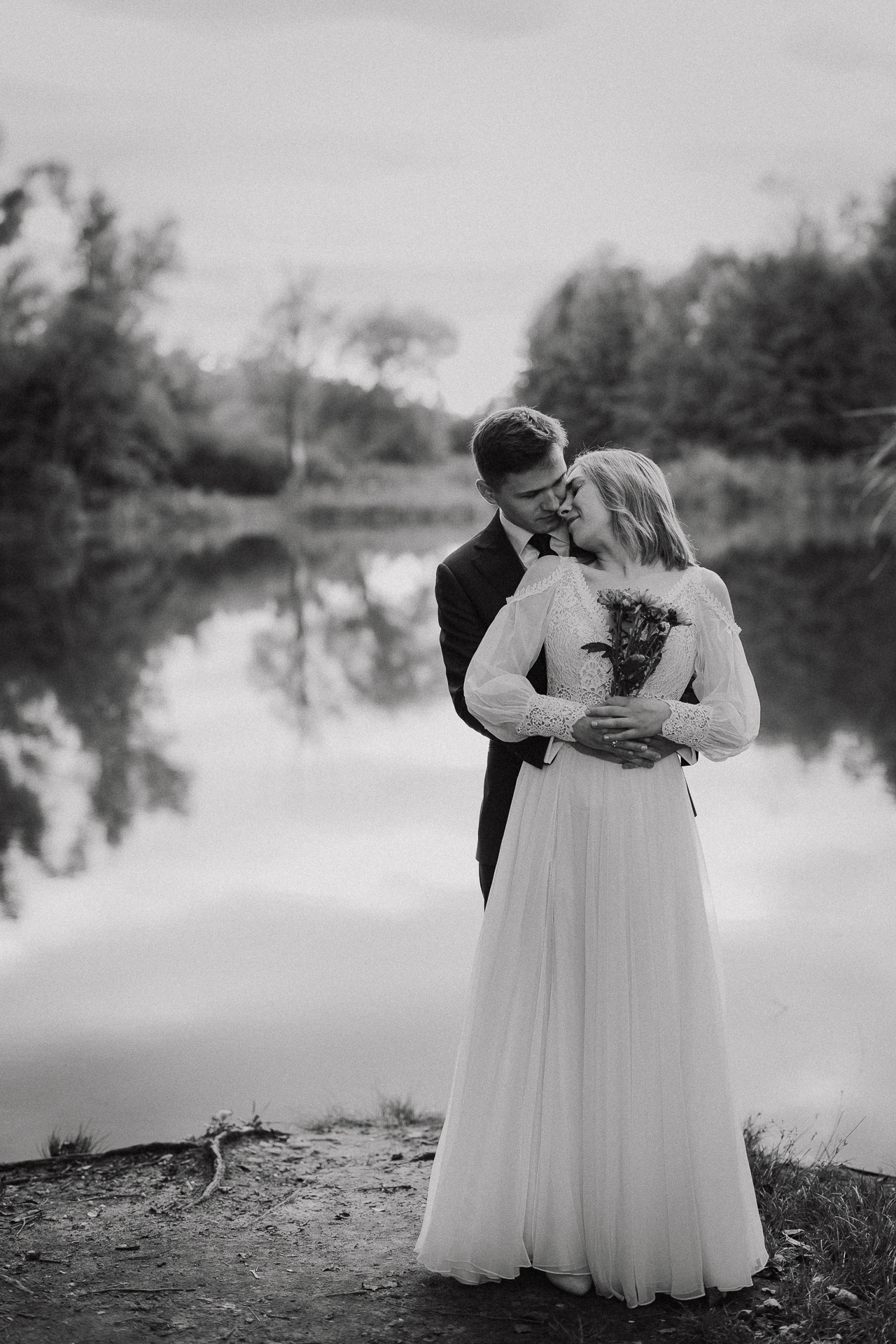 portret Pary Młodej podczas sesji poślubnej w Przylasku Rusieckim