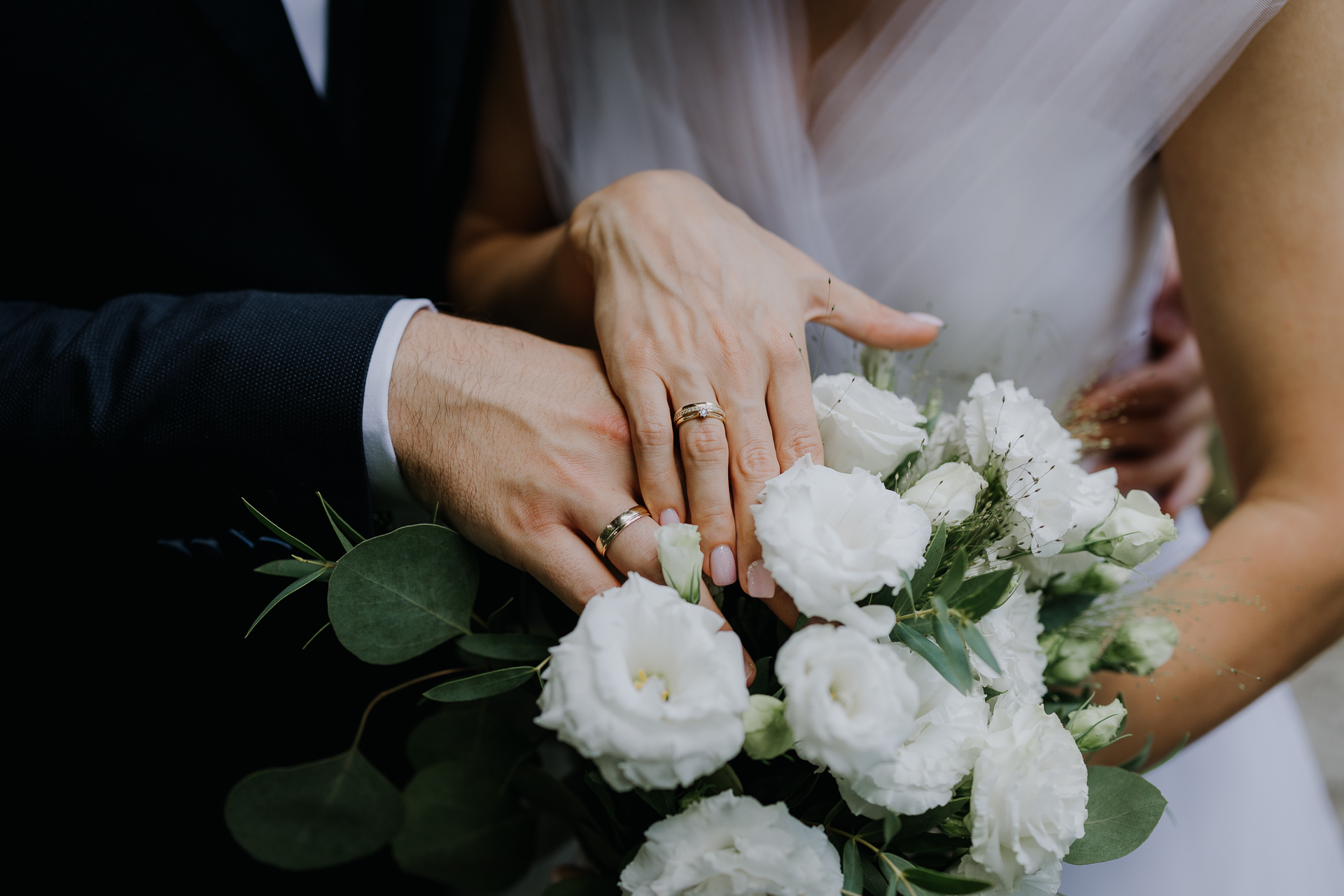 Zbliżenie na obrączki, fotografia ślubna Podkarpacie