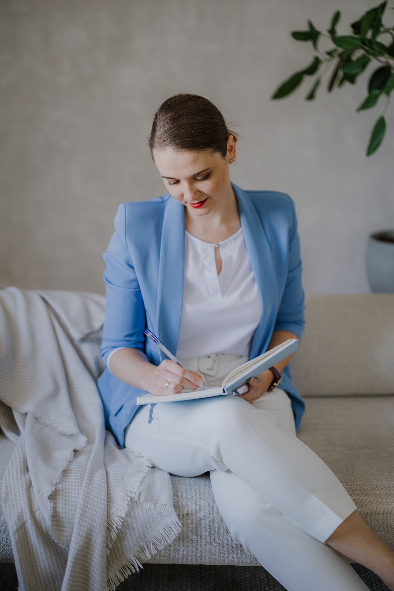 sesja wizerunkowa kobiety w studio w Krakowie