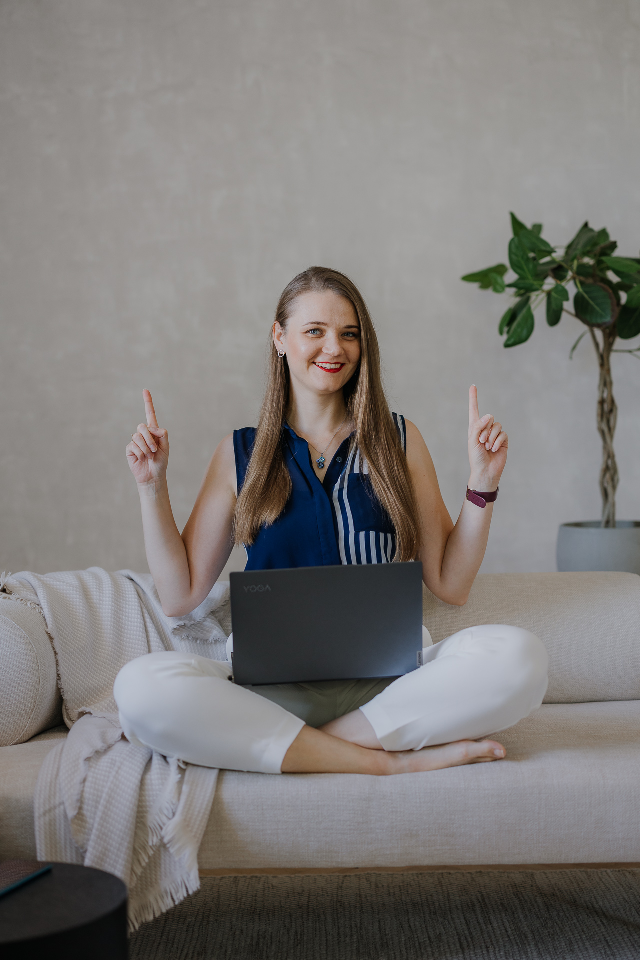 sesja wizerunkowa kobiety w studio w Krakowie