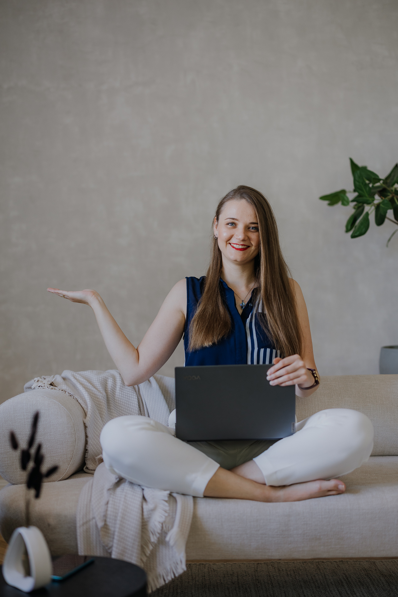 sesja wizerunkowa kobiety w studio w Krakowie