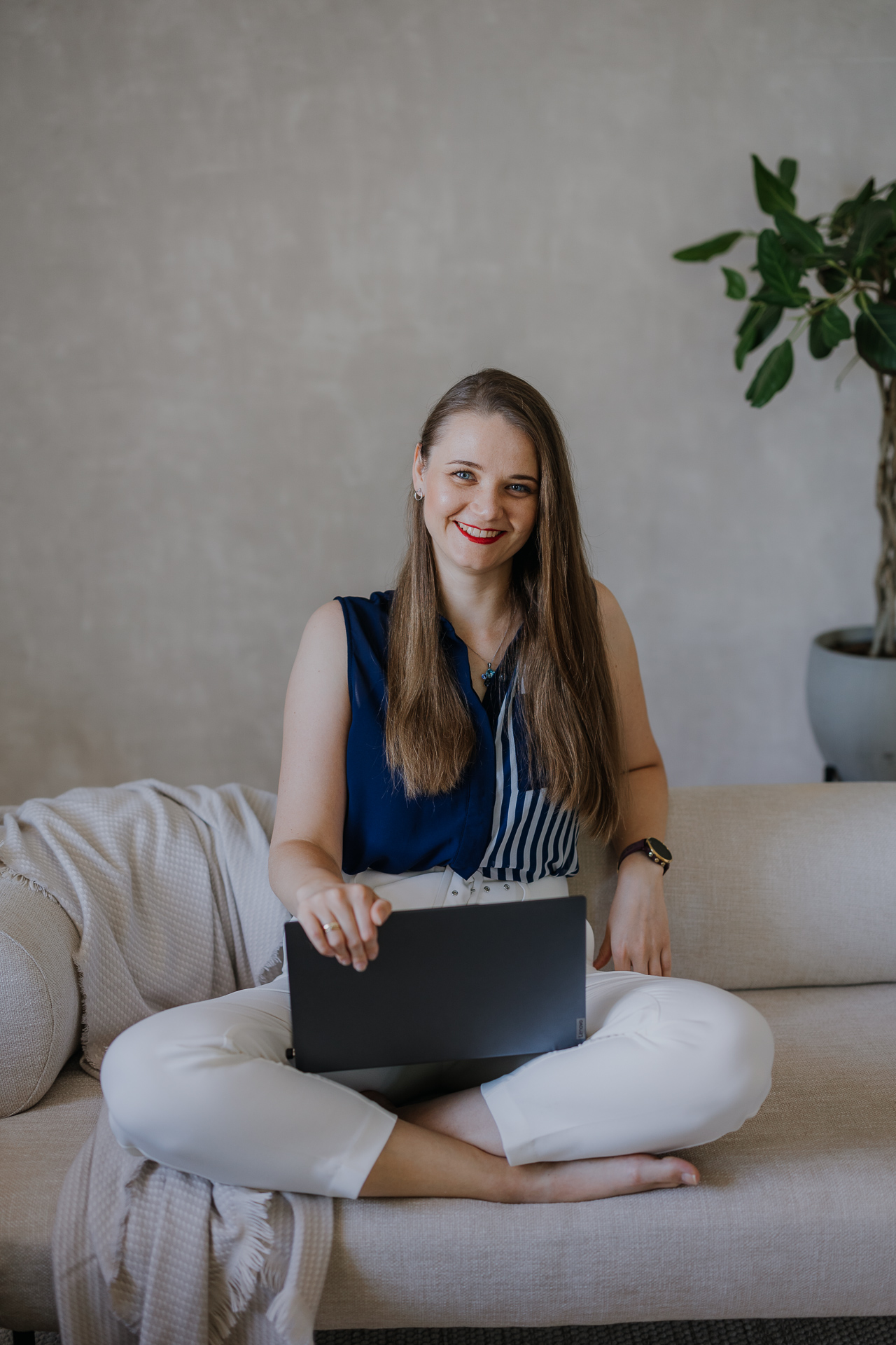 sesja wizerunkowa kobiety w studio w Krakowie