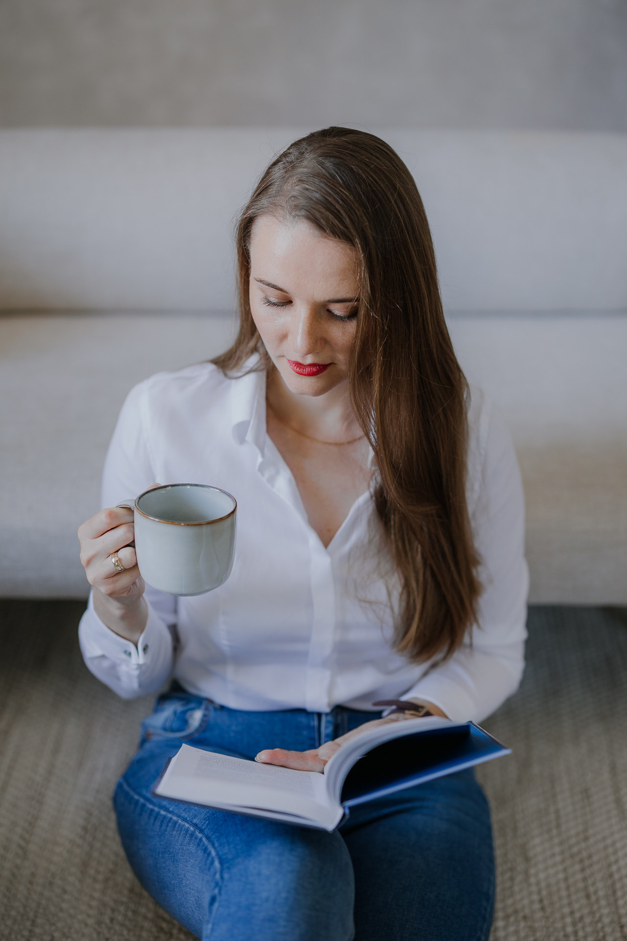 sesja wizerunkowa kobiety w studio w Krakowie