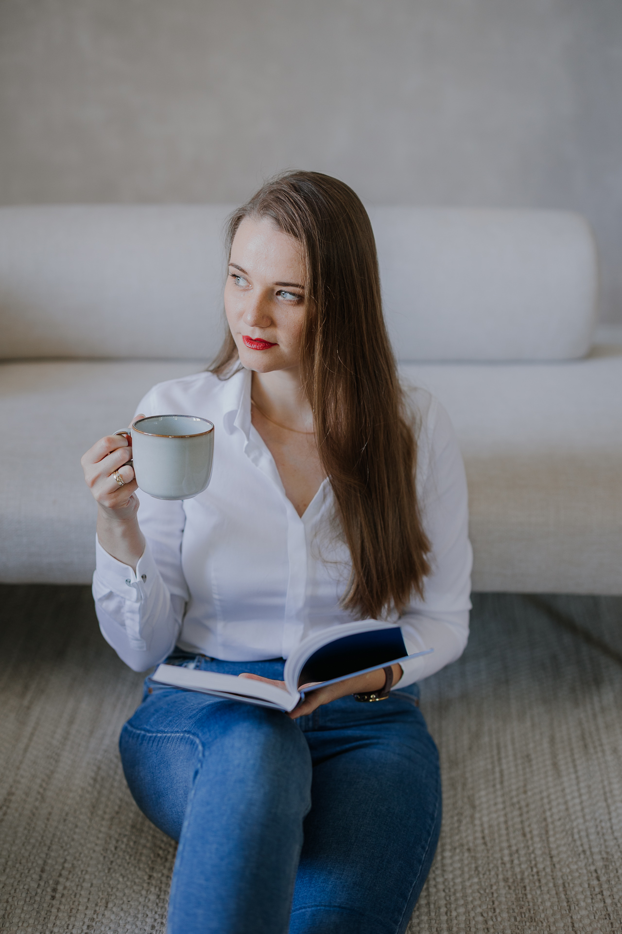 sesja wizerunkowa kobiety w studio w Krakowie