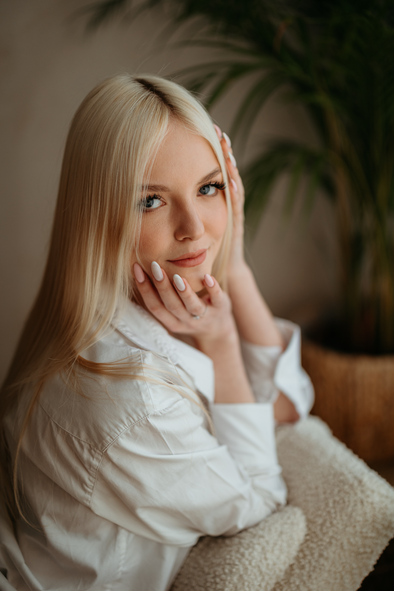 portret kobiety na szezlongu w Atelier Basztowa