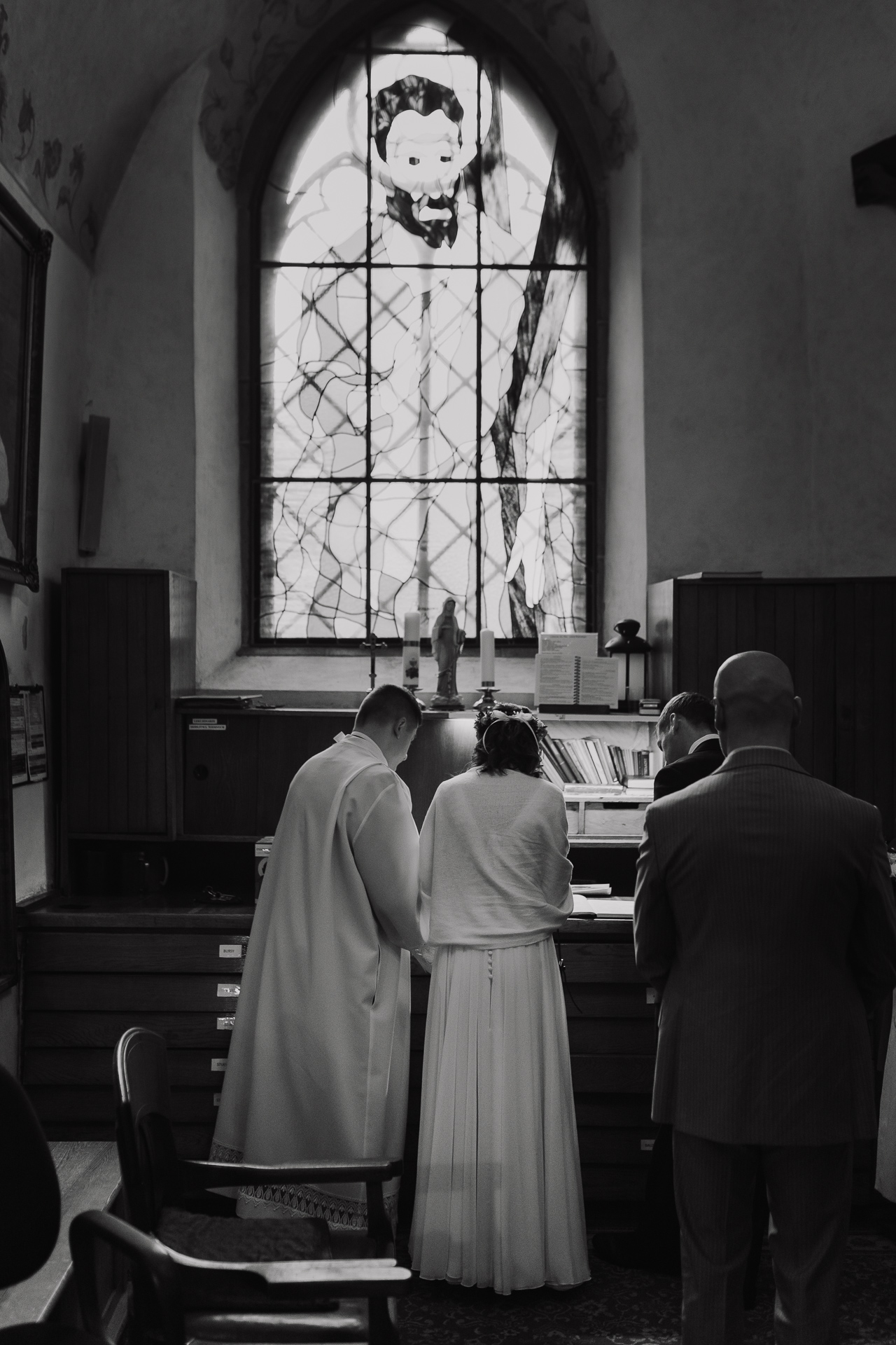 podpisywanie dokumentów na zakrystii w Bazylice w Olkuszu