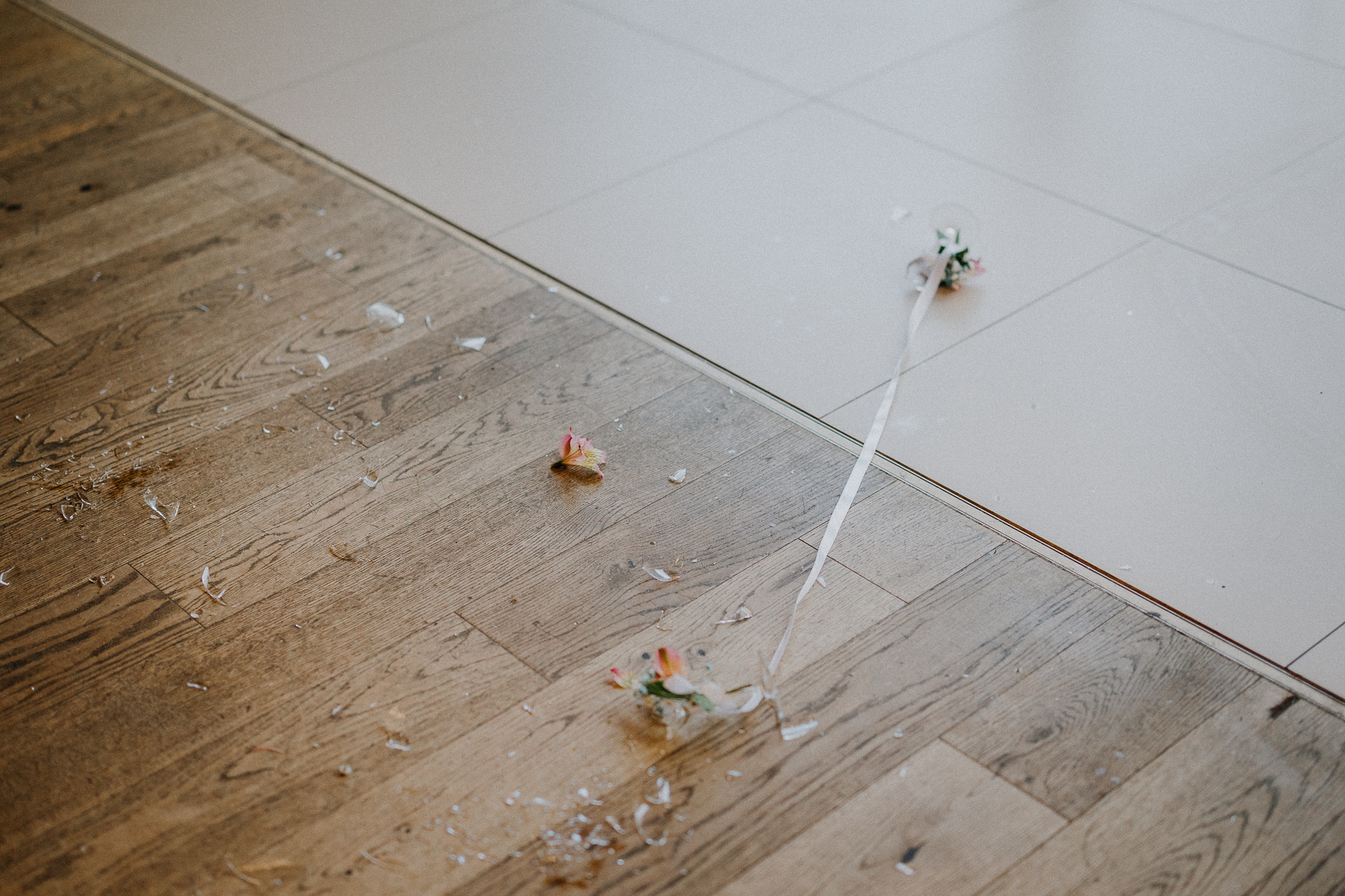 rozbite kieliszki pary młodej