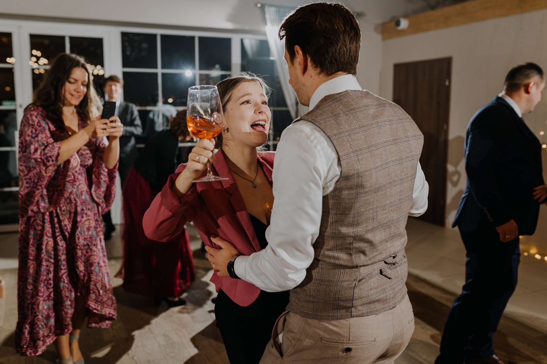 zabawa gości weselnych w Dworku nad Rozlewiskiem