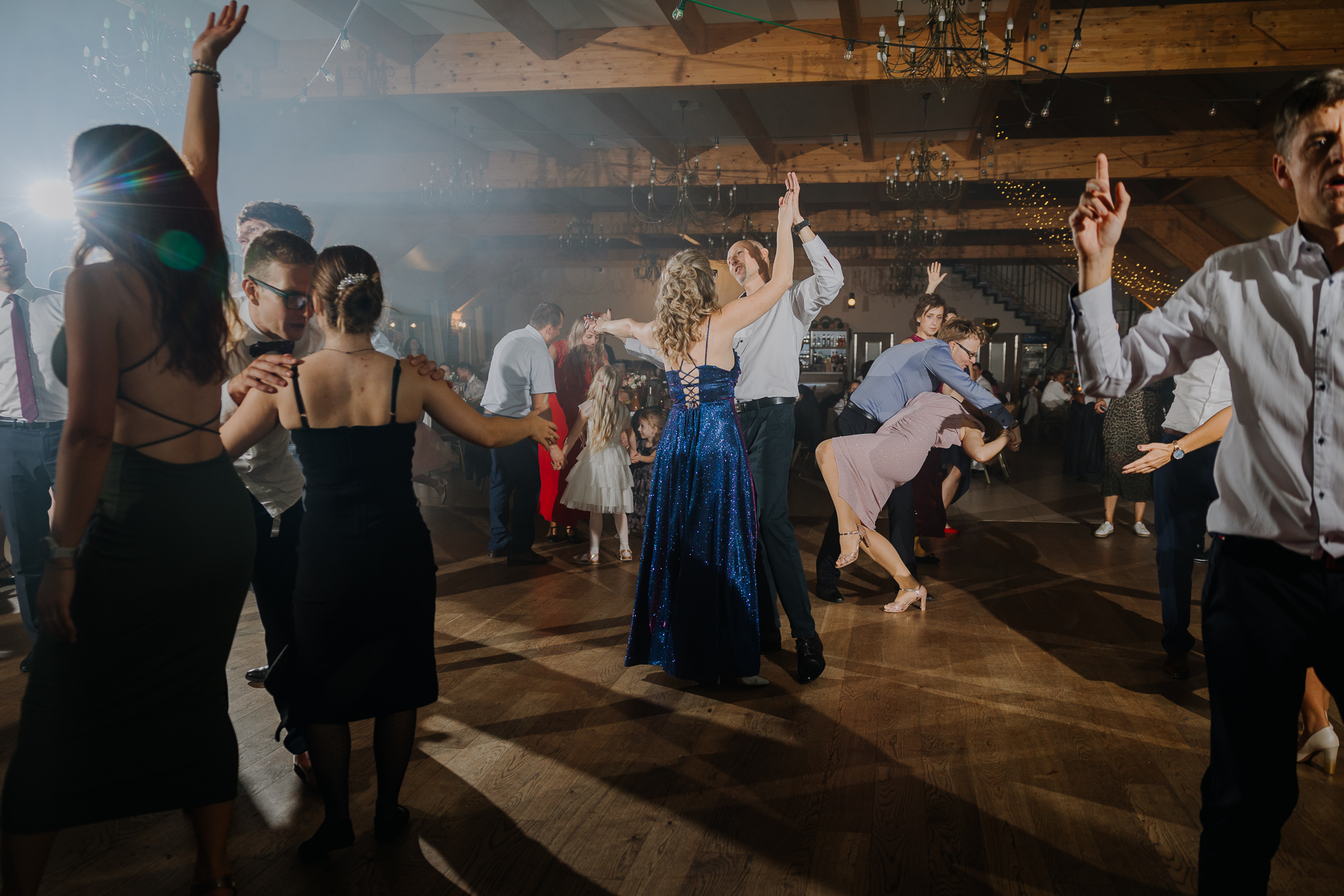 zabawa gości weselnych w Dworku nad Rozlewiskiem