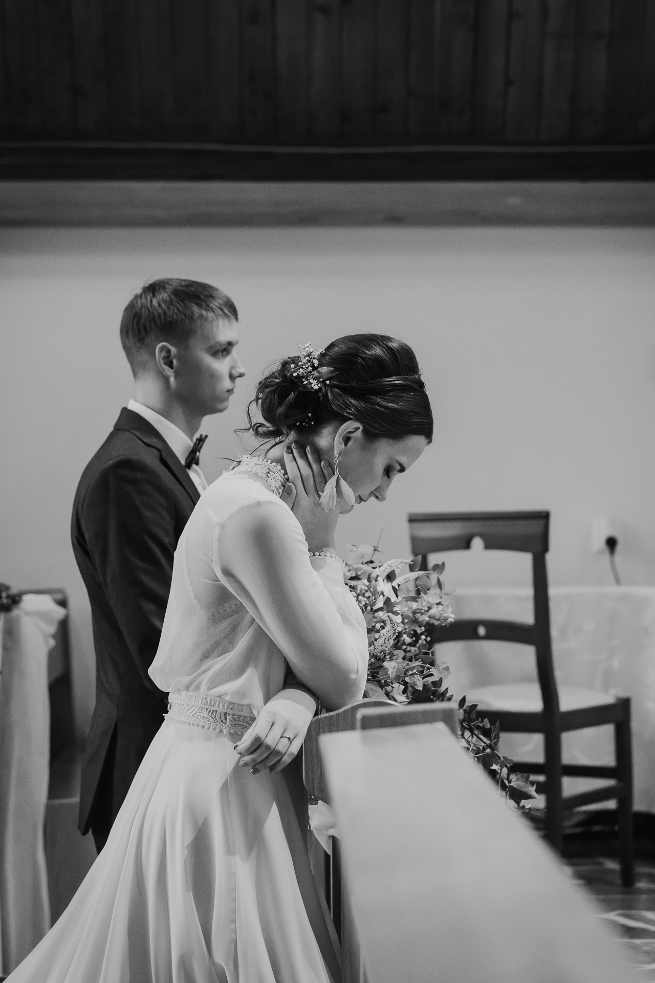 Państwo Młodzi w kościele