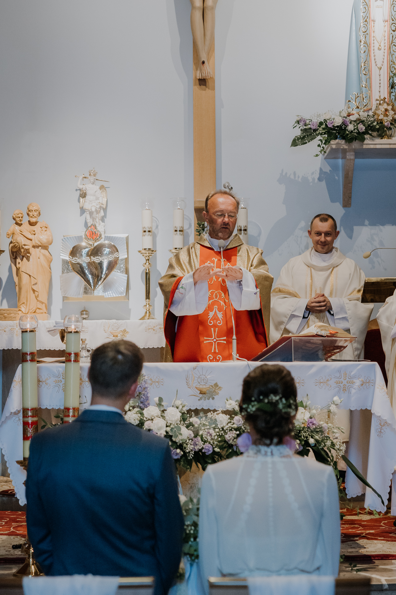 Błogosławieństwo Pary Młodej przez księdza