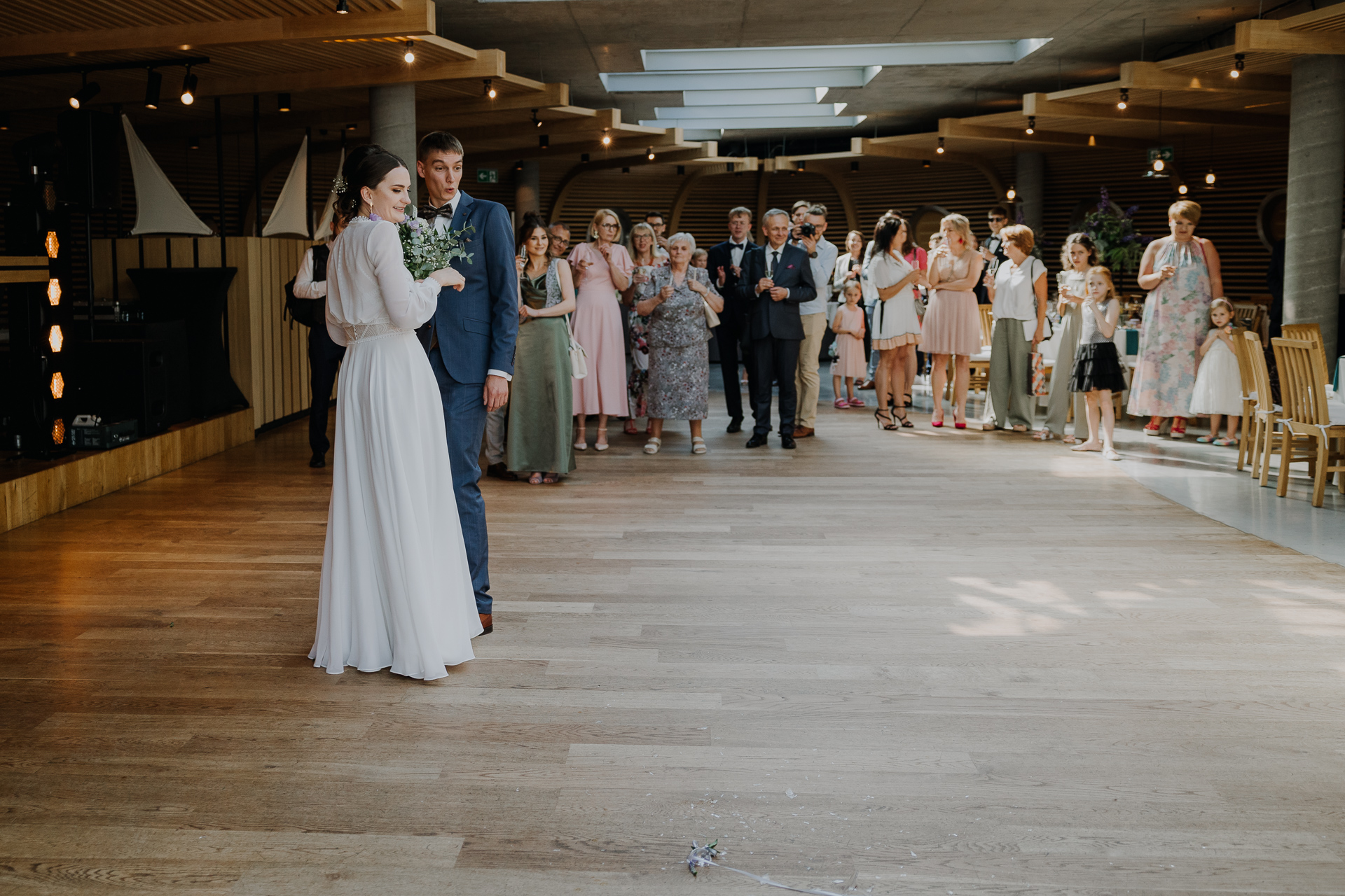 Reakcja Pary Młodej na rozbite kieliszki