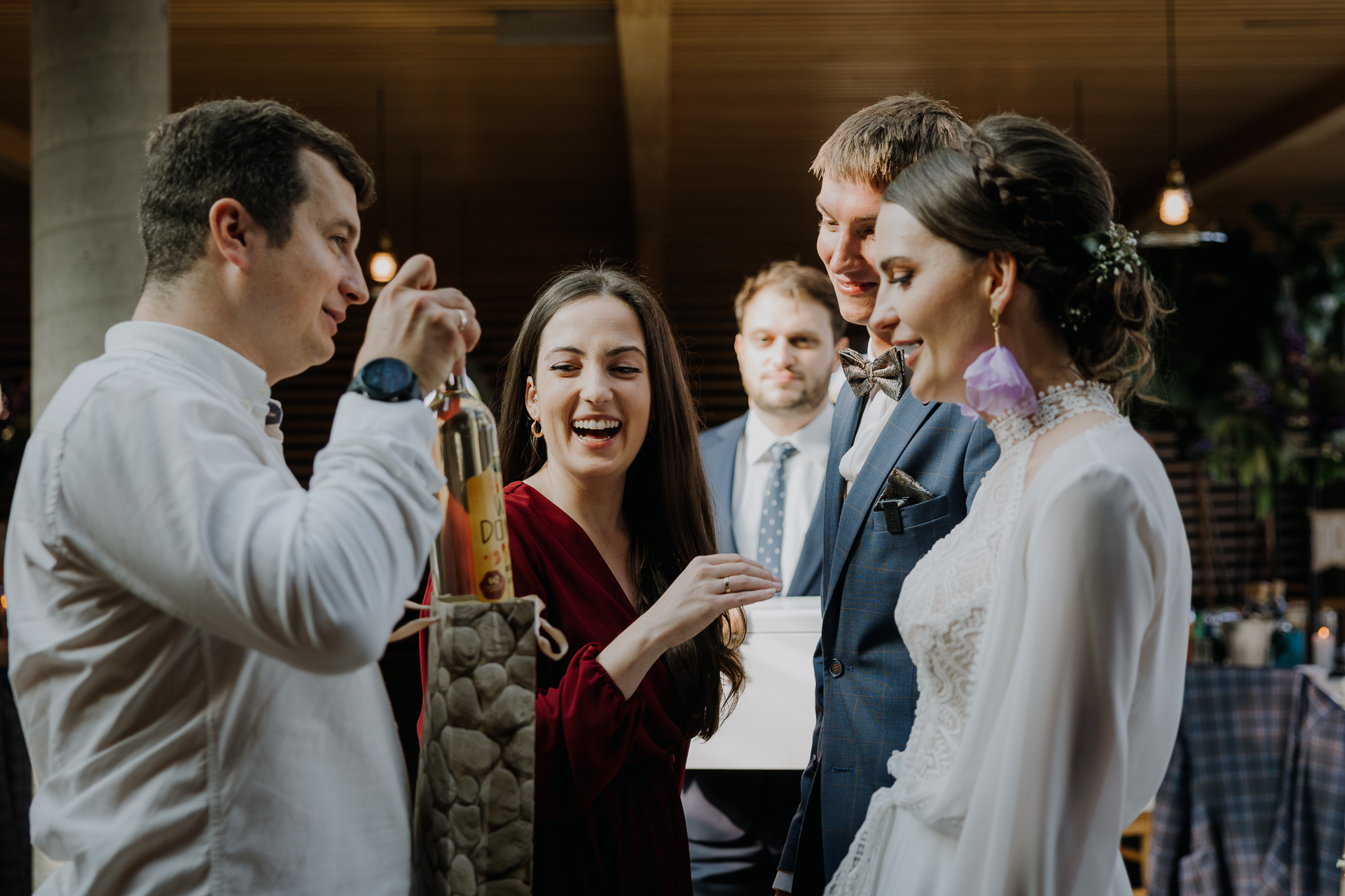 życzenia ślubne na sali weselnej