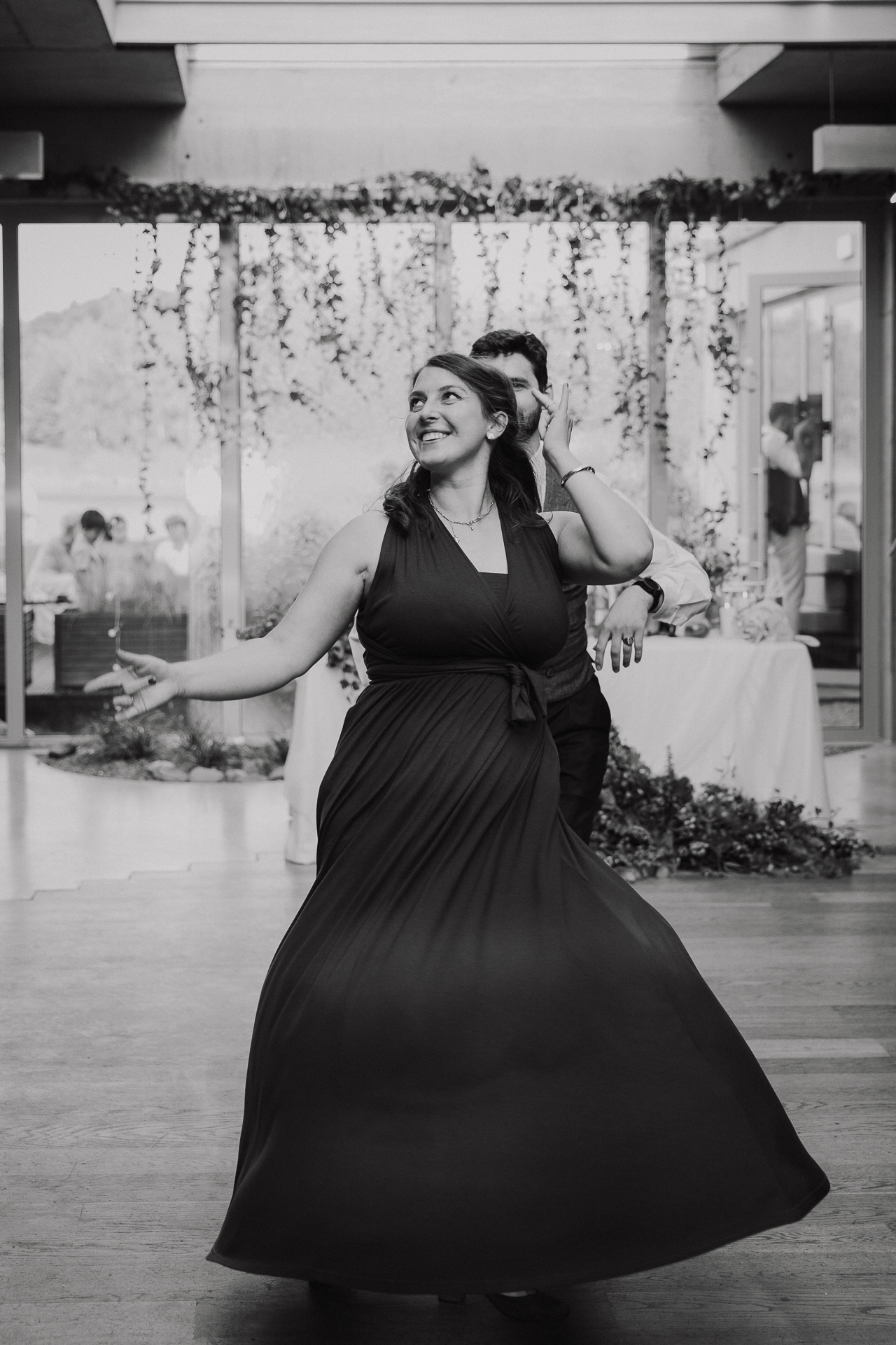 Goście weselni podczas zabawy weselnej