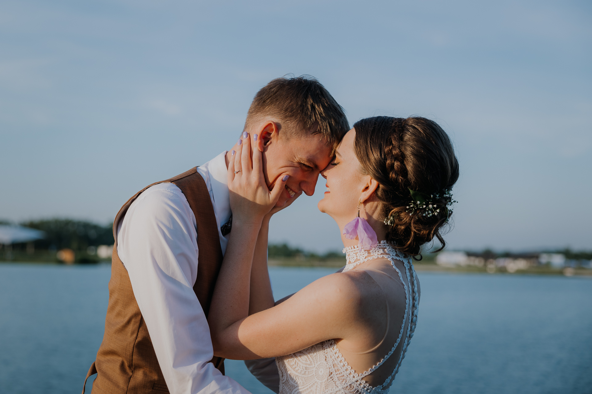 Para Młoda na pomoście w Kuter Port Nieznanowice