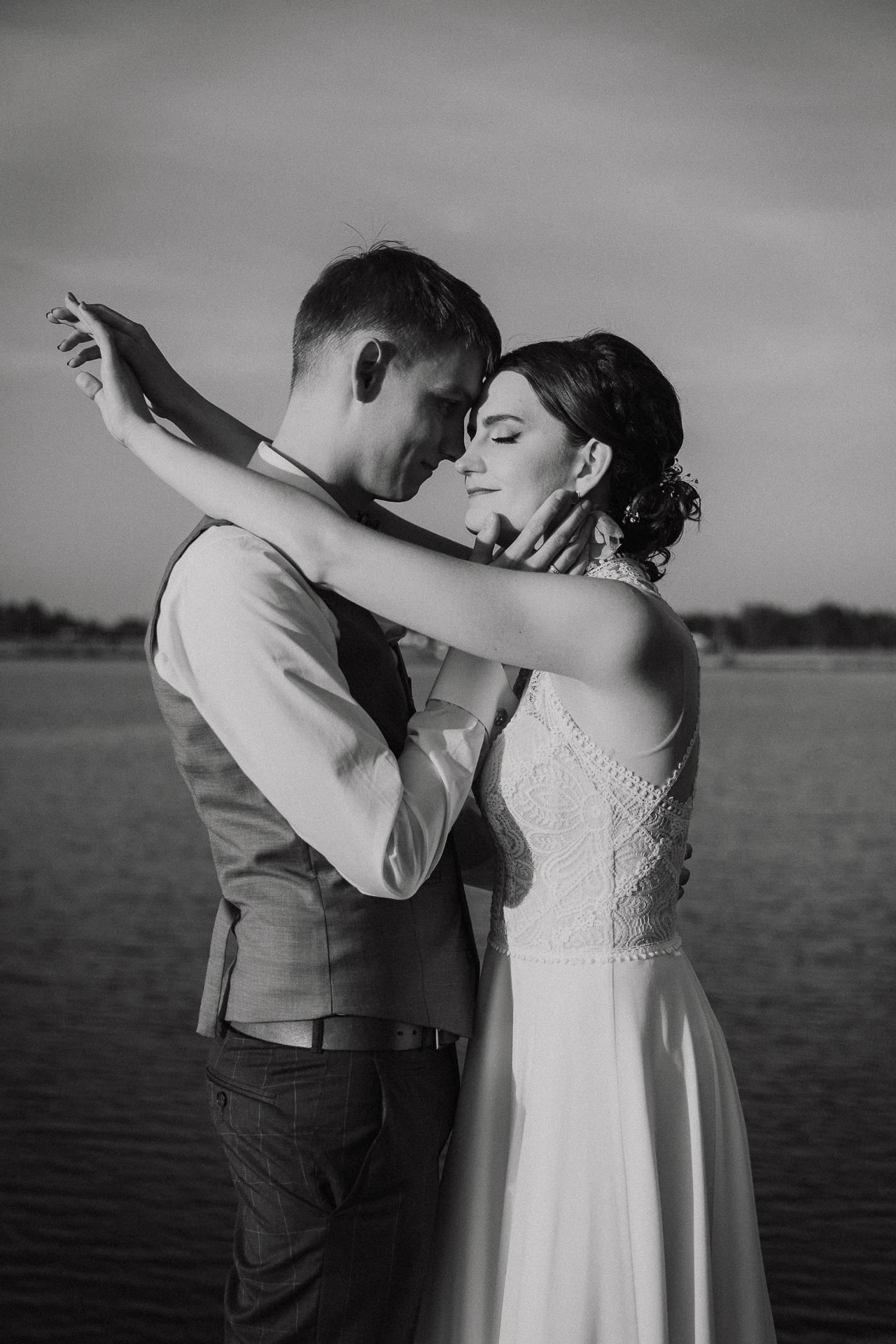 Para Młoda na pomoście w Kuter Port Nieznanowice