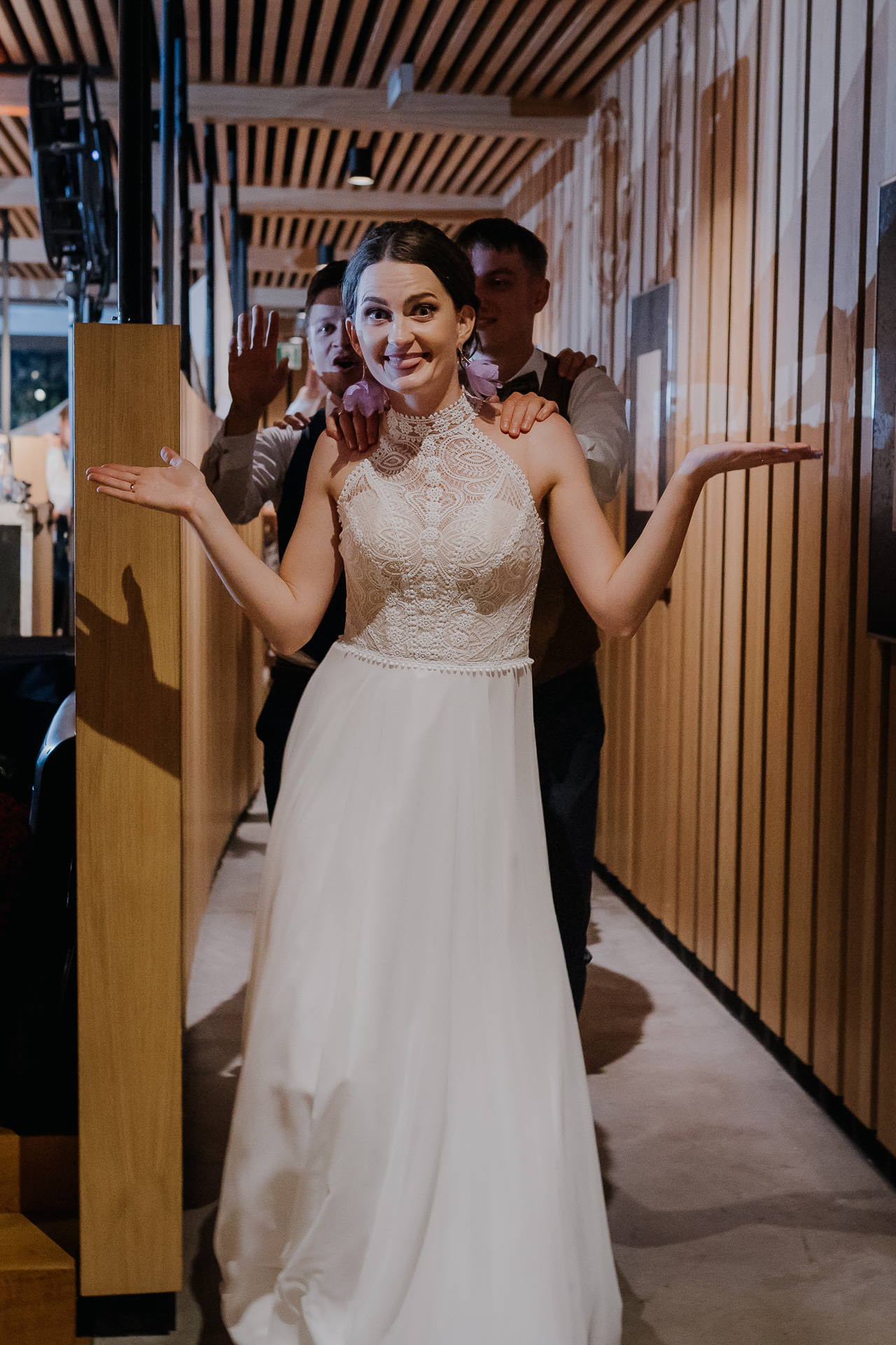 goście weselni na sali weselnej