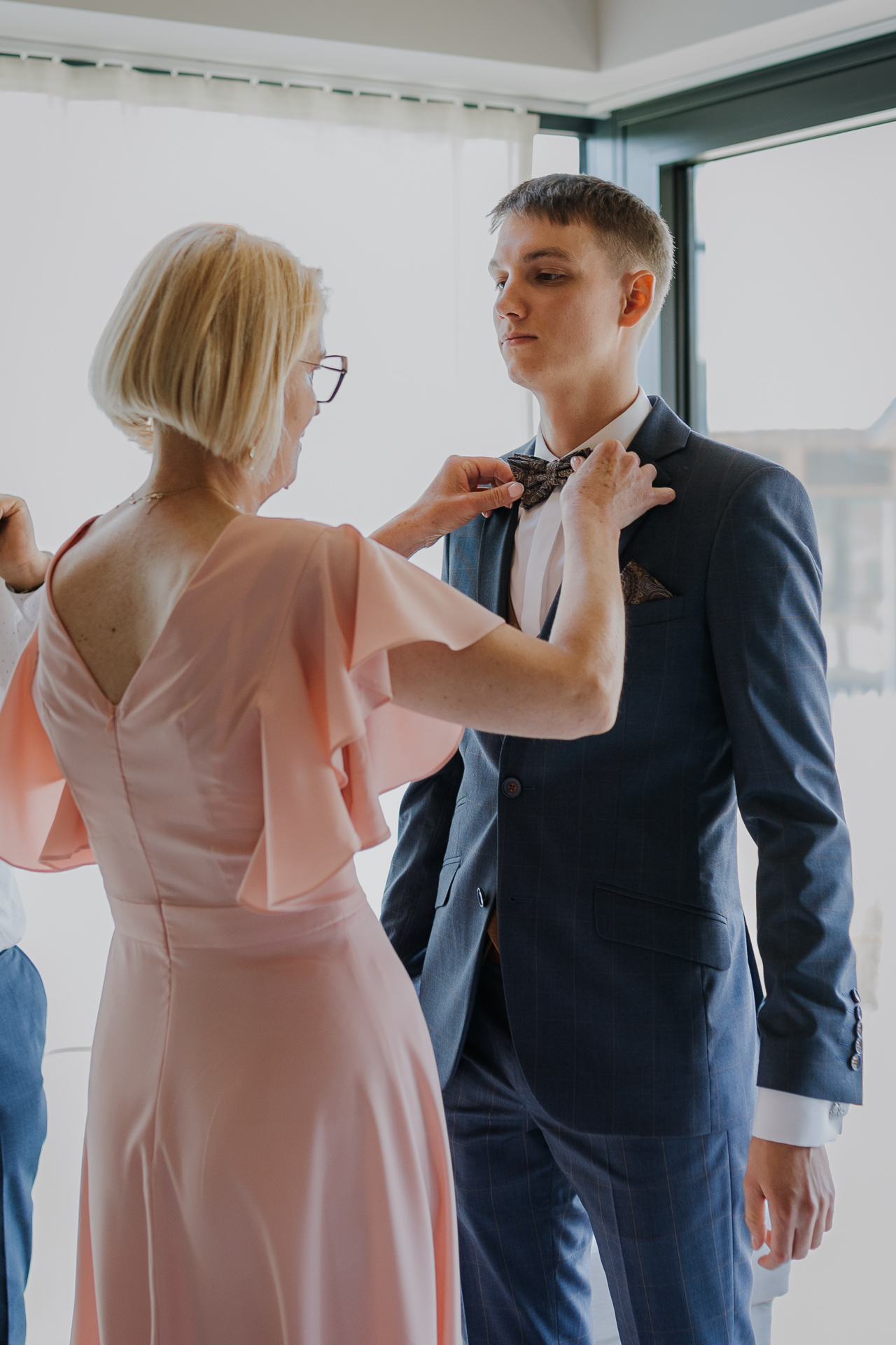 Przygotowania Pana Młodego z Mamą