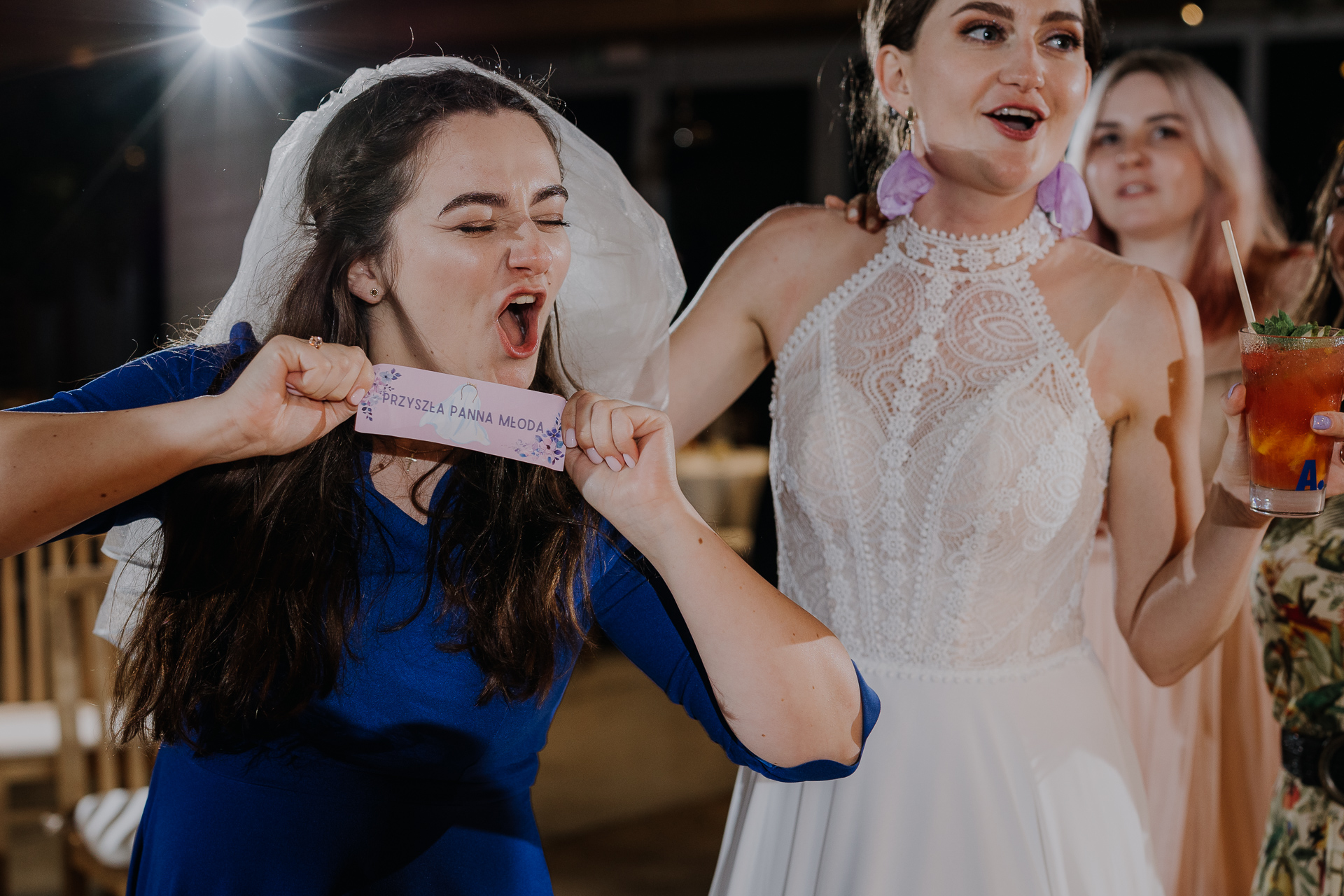 zabawa w pociąg na sali weselnej