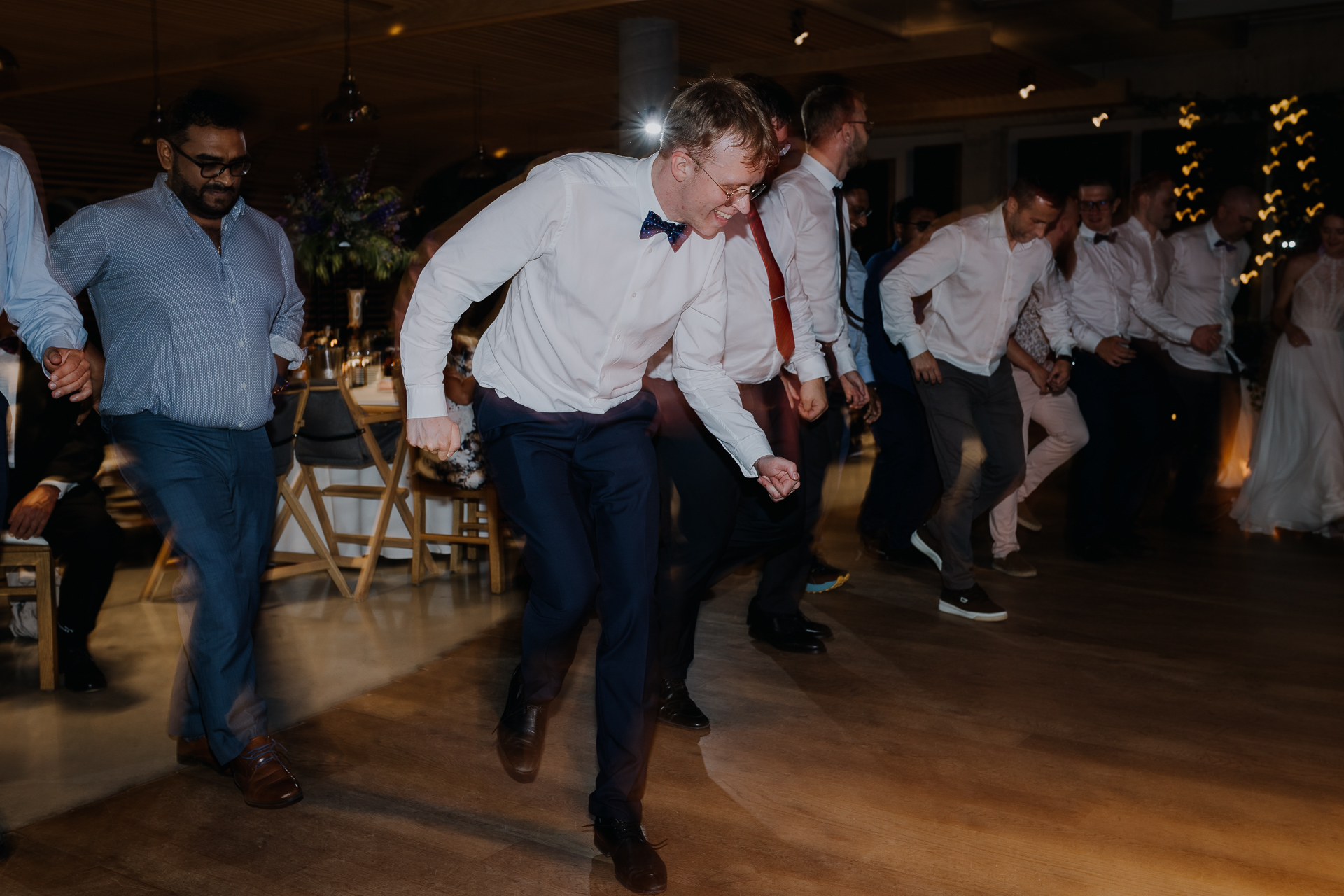 zabawa w pociąg na sali weselnej