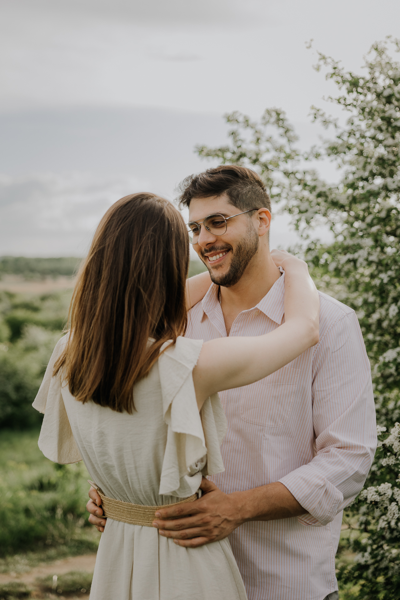 Wiosenna sesja narzeczeńska w plenerze Kraków