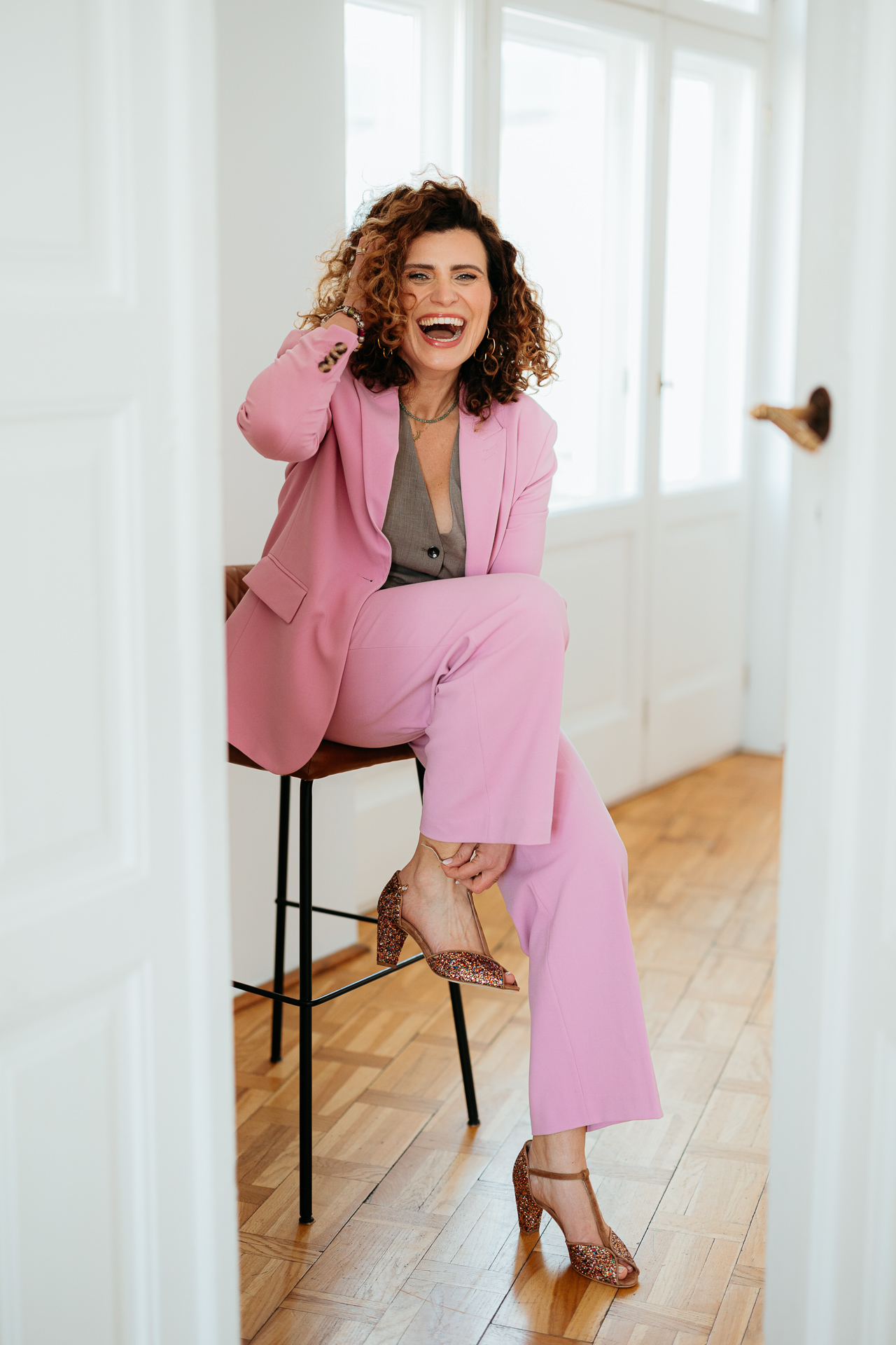 profesjonalna, kobieca sesja wizerunkowa w studio, marka osobista