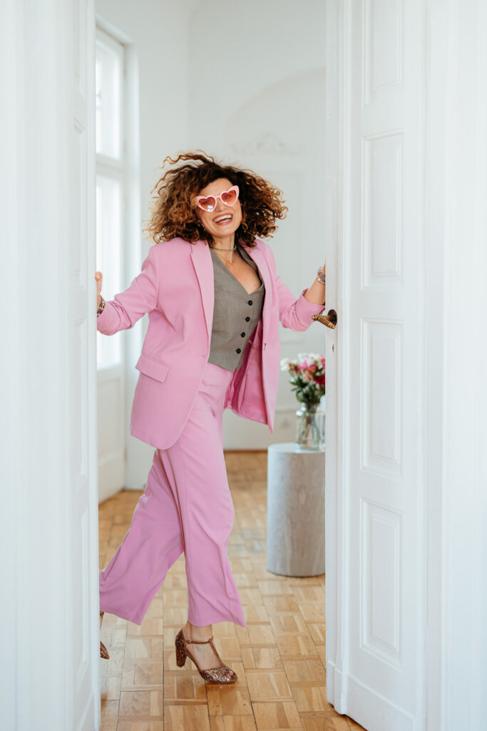 profesjonalna, kobieca sesja wizerunkowa w studio, marka osobista