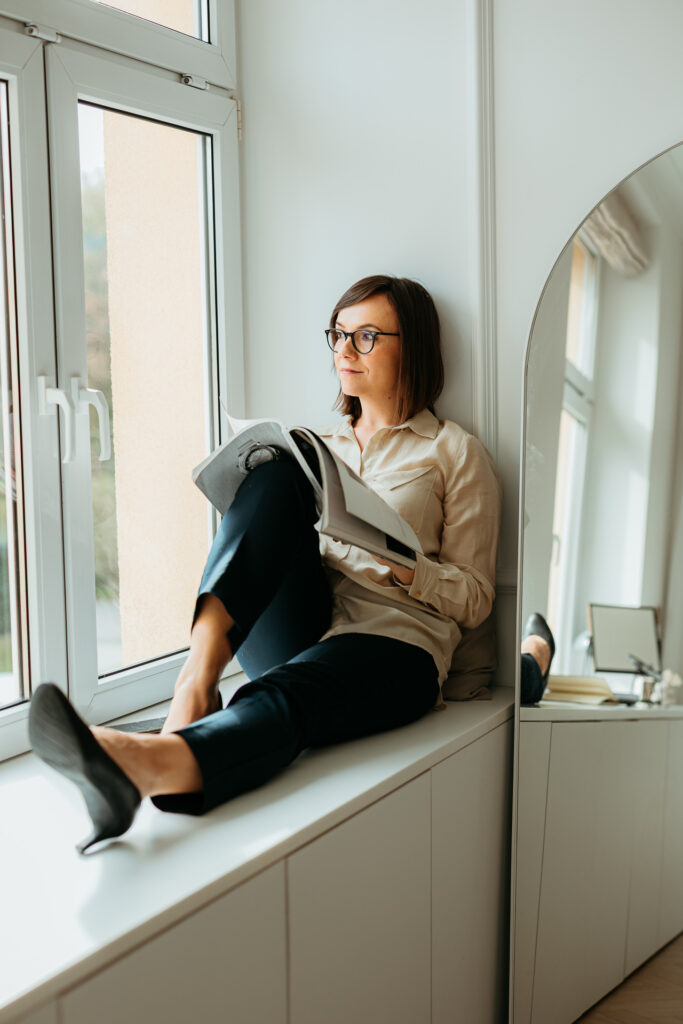 profesjonalna sesja wizerunkowa w studio dla marki osobistej